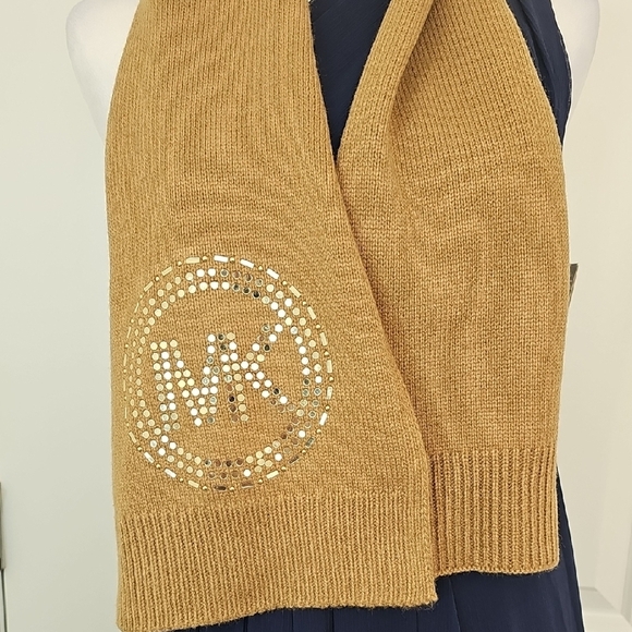 Michael Kors Camel Knit Scarf with Logo - Picture 5 of 5